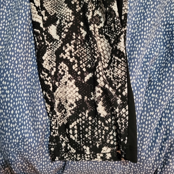 Black and white reptile print pants size M - Picture 3 of 3